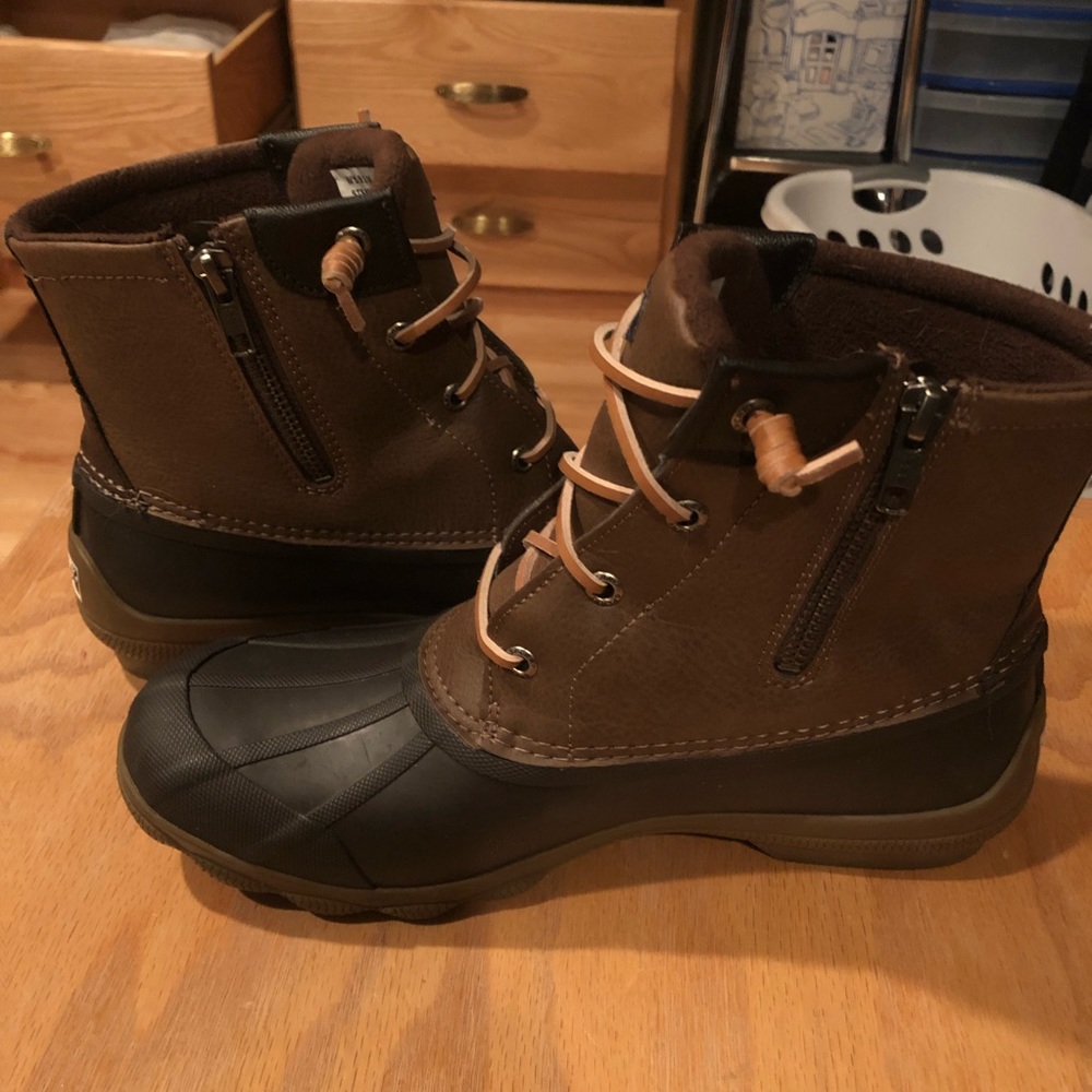 Sperry duck boots size 9_5
